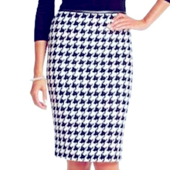 NWOT Talbots Snowy Houndstooth Navy and white Pencil Skirt size 4P - Picture 1 of 11